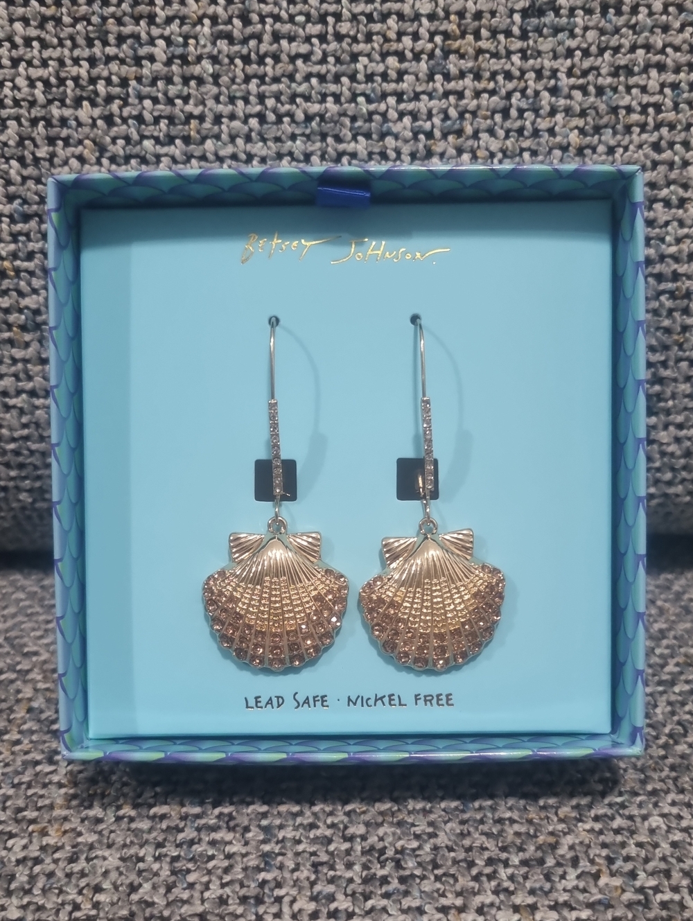 BETSEY JOHNSON Mermaid Jewels Seashell Drop Earrings - Picture 4 of 12